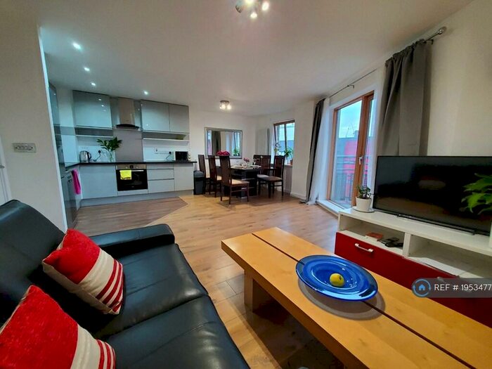 2 Bedroom Flat To Rent In John Bell Tower East, London, E3