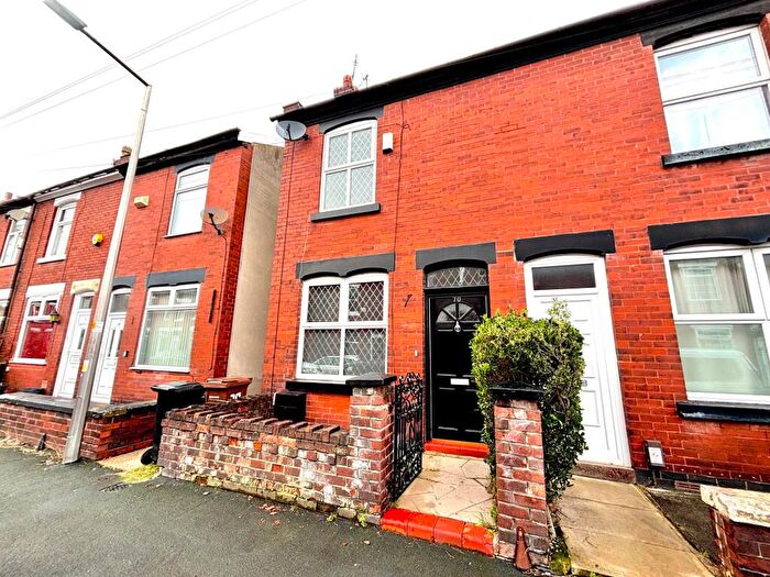 3 Bedroom Semi-Detached House For Sale In Winifred Road, Stockport, SK2