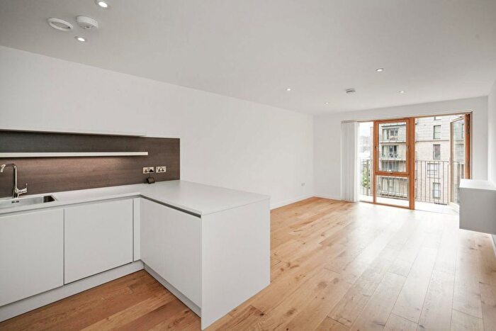 2 Bedroom Flat To Rent In Hughes Close, Canonmills, Edinburgh, EH7