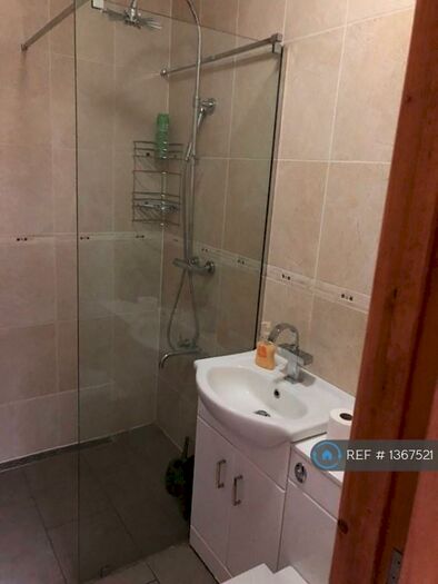 Studio To Rent In Mandeville Road, Aylesbury, HP21