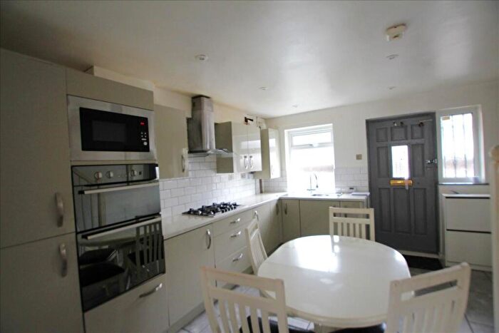 2 Bedroom House To Rent In Rolvenden Place, Tottenham, London, N17