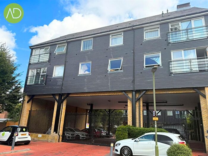 2 Bedroom Flat For Sale In Fusion Court, Broadmeads, Ware, SG12