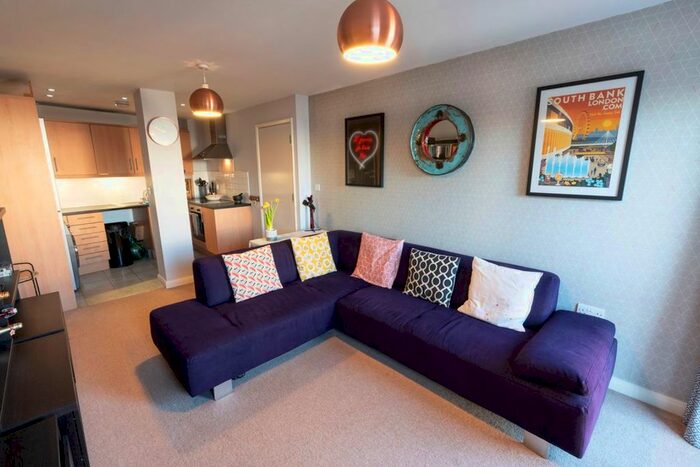 1 Bedroom Flat To Rent In New Zealand Avenue, Walton-On-Thames, KT12