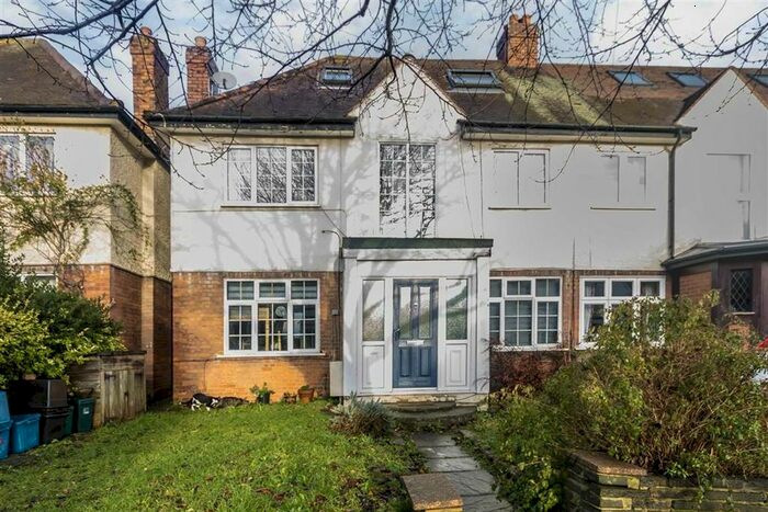 Studio To Rent In Clonmel Road, Teddington, TW11