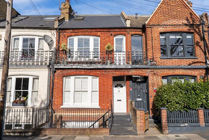 2 Bedroom Maisonette To Rent In Hazlebury Road, London, SW6