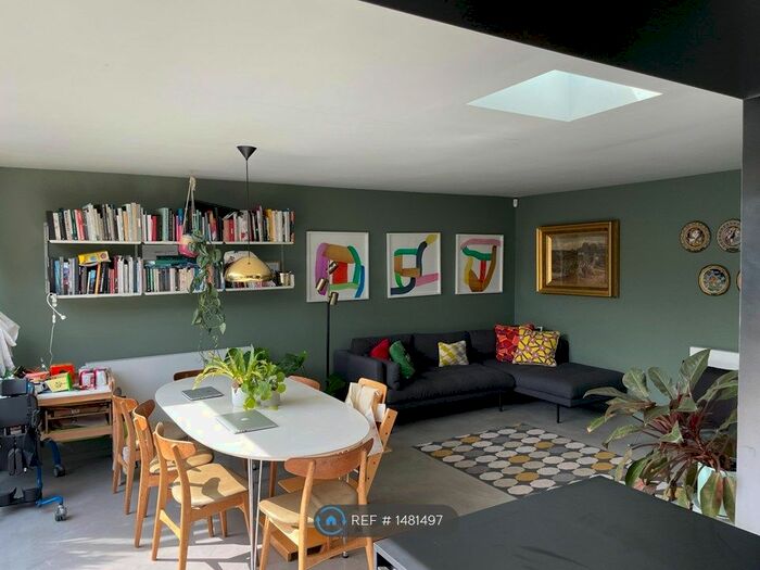 3 Bedroom Bungalow To Rent In London, London, E9