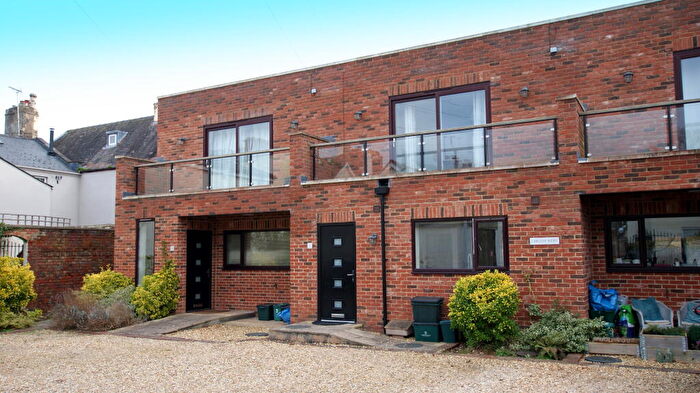 3 Bedroom Town House To Rent In Carlton Mews, GL52