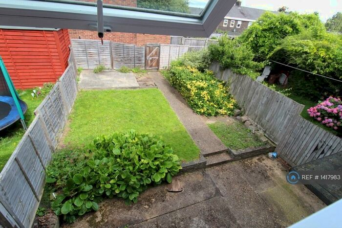 4 Bedroom Semi-Detached House To Rent In Finch Close, Hatfield, AL10