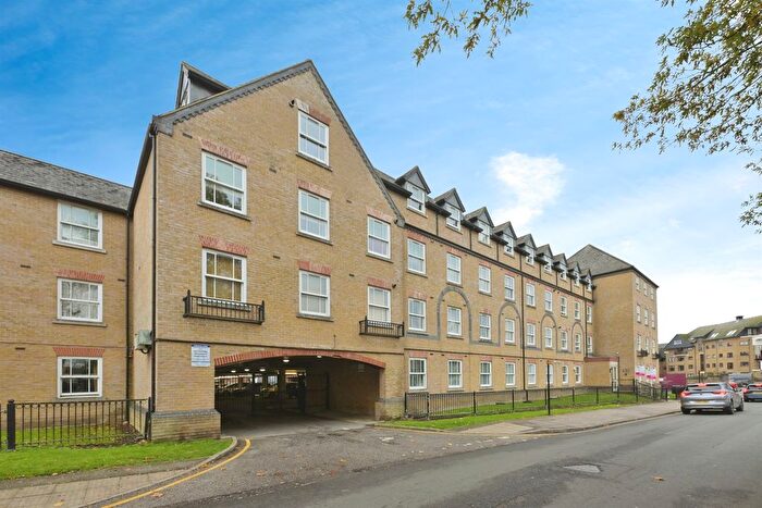 2 Bedroom Flat For Sale In Bowsher Court, Ware, SG12