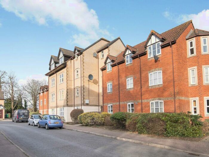 2 Bedroom Apartment To Rent In Sherwood House, Rembrandt Way, Reading, RG1