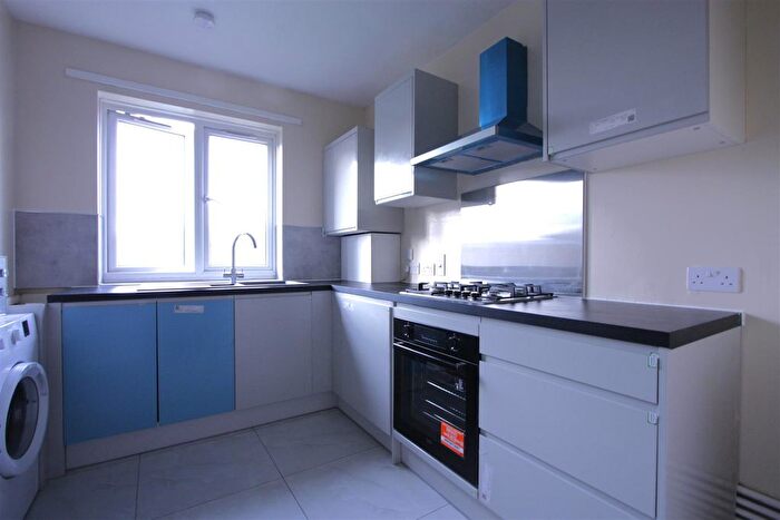 2 Bedroom Flat To Rent In Enterprize Way, London, SE8