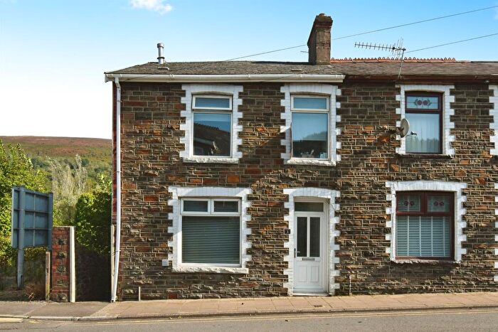 3 Bedroom End Of Terrace House For Sale In Aberdare Road, Mountain Ash, CF45