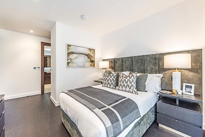 2 Bedroom Flat To Rent In - Charles Clowes Walk, Nine Elms, London, SW11