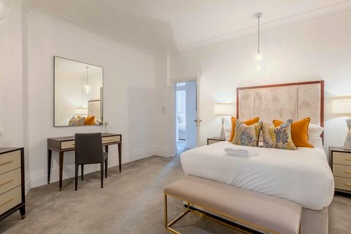 2 Bedroom Flat To Rent In Park Road, London, NW8