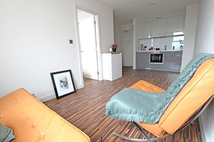 1 Bedroom Apartment To Rent In Chester Road, Manchester, Greater Manchester, M16