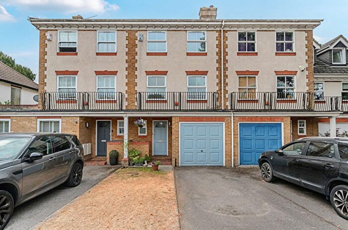4 Bedroom End Of Terrace House For Sale In Southlands Grove, Bromley, Kent, BR1