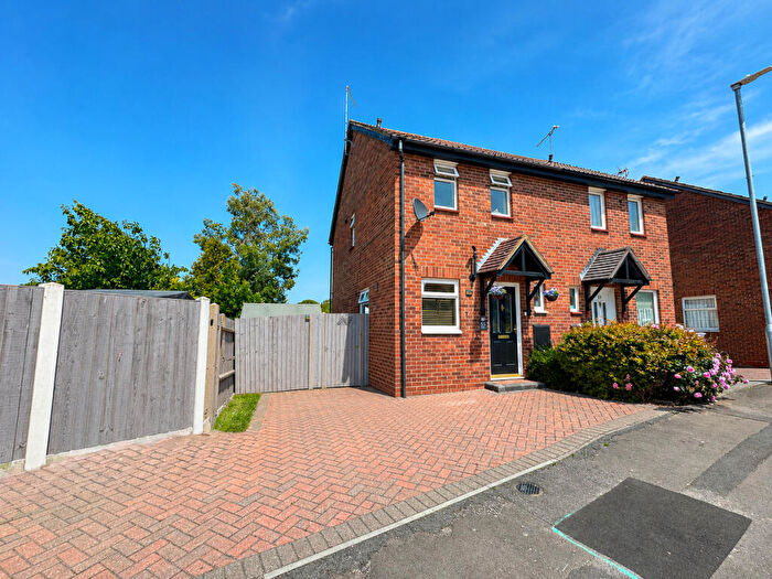 2 Bedroom Semi Detached House For Sale In Buckingham Road, Hockley, SS5