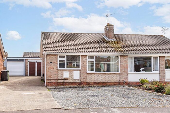 2 Bedroom Semi-detached Bungalow For Sale In De Grey Place, Bishopthorpe, York, YO23