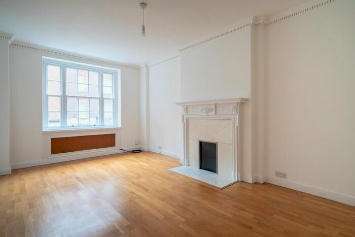 2 Bedroom Flat To Rent In Upper Grosvenor Street, London, W1K