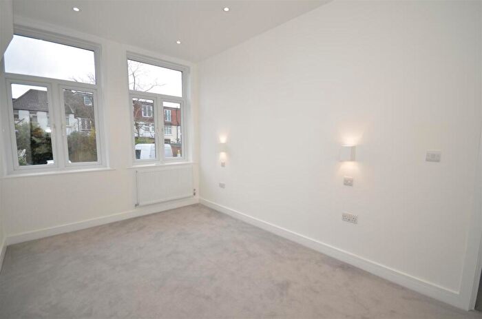 2 Bedroom Apartment To Rent In High Road, East Finchley, London, N2