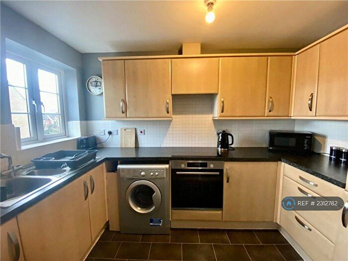 2 Bedroom Flat To Rent In Cedar Manor, Swindon, SN25