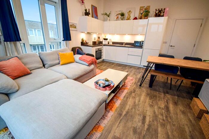 2 Bedroom Apartment For Sale In Corys Road, Rochester, ME1