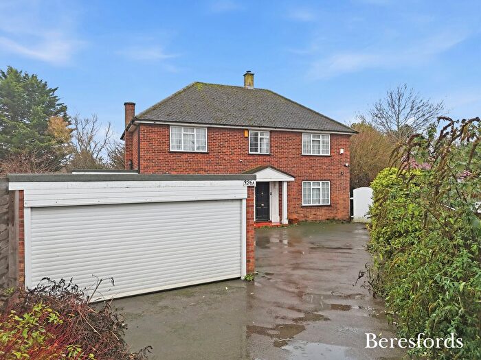 4 Bedroom Detached House For Sale In Coggeshall Road, Braintree, CM7