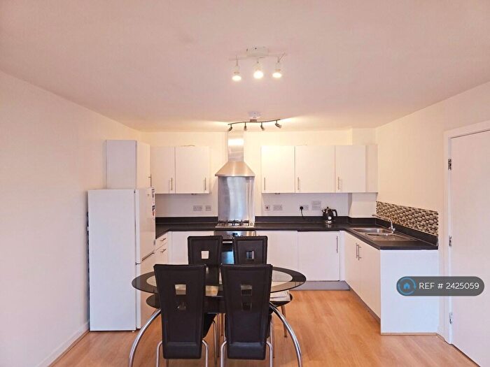 2 Bedroom Flat To Rent In Edgware, Edgware, HA8
