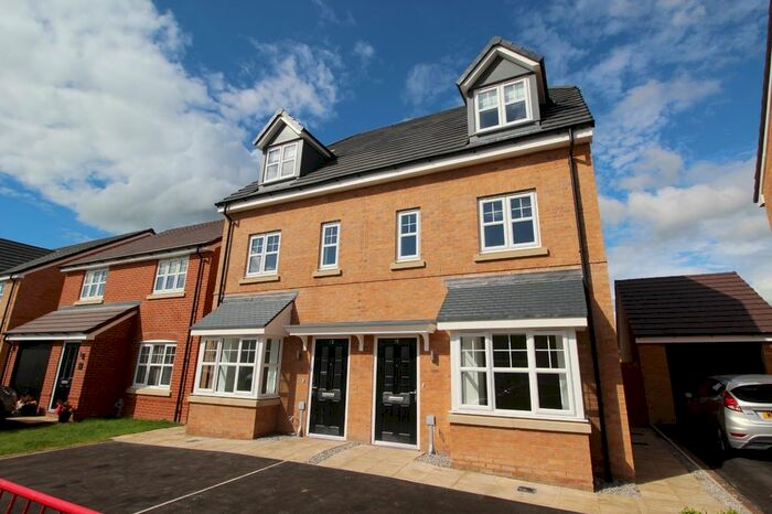 3 Bedroom Semi-Detached House To Rent In Vines Cross Way, Skelmersdale, Lancashire, WN8