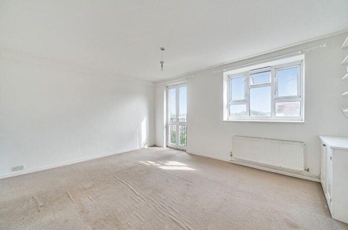 2 Bedroom Flat For Sale In Laburnum Road, Mitcham, CR4