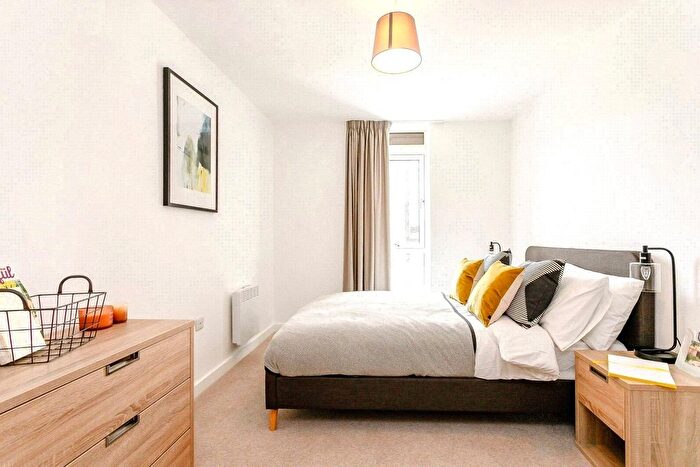 1 Bedroom Flat To Rent In Exchange Square, The Priory Queensway, Birmingham, West Midlands, B4