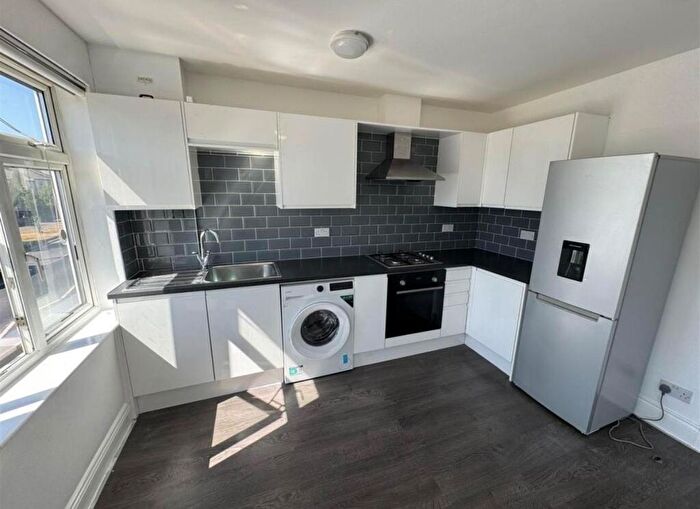 3 Bedroom Flat To Rent In Billet Road, Walthamstow, E17