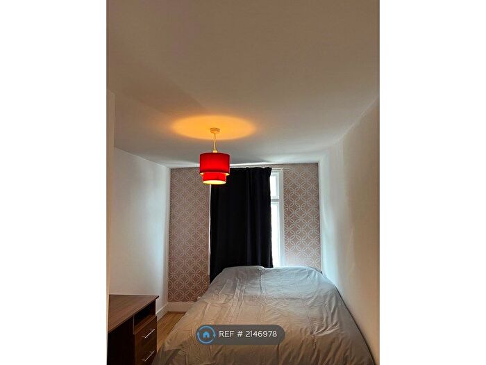 4 Bedroom Maisonette To Rent In Vauxhall Bridge Road, London, SW1V