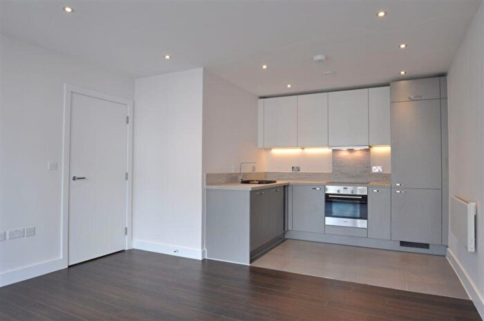 1 Bedroom Flat To Rent In Drake Way, Cygnet House Drake Way, RG2