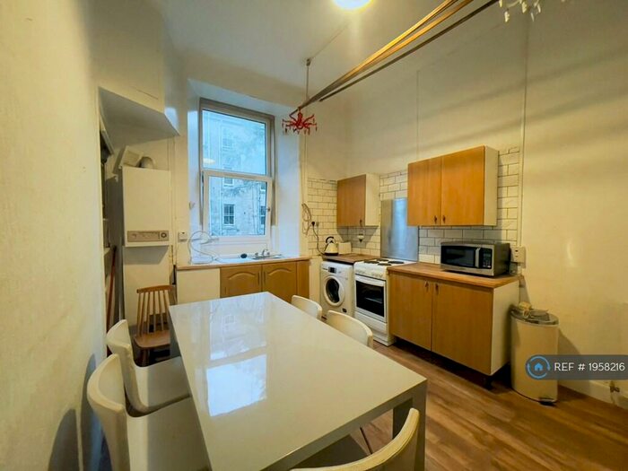 3 Bedroom Flat To Rent In Bentinck St, Glasgow, G3