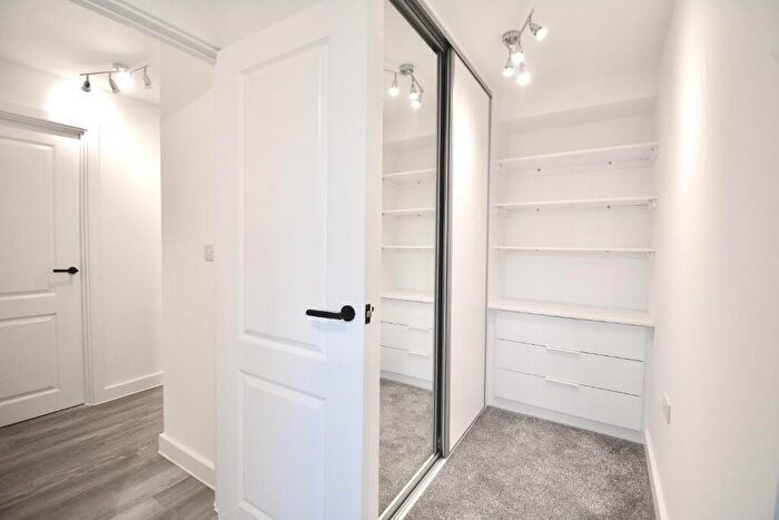 1 Bedroom Flat To Rent In High Street, Rayleigh, Essex, SS6