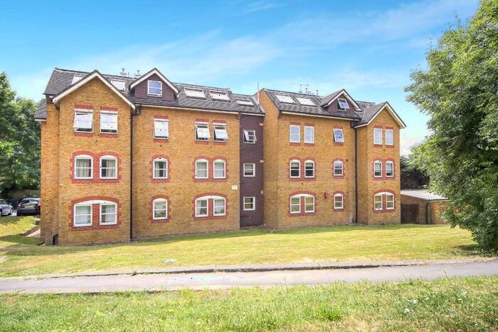 2 Bedroom Flat To Rent In Riggindale Road, London, SW16