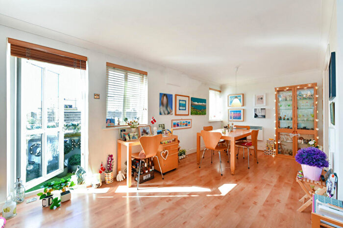 1 Bedroom Apartment To Rent In Northey Street, London, E14