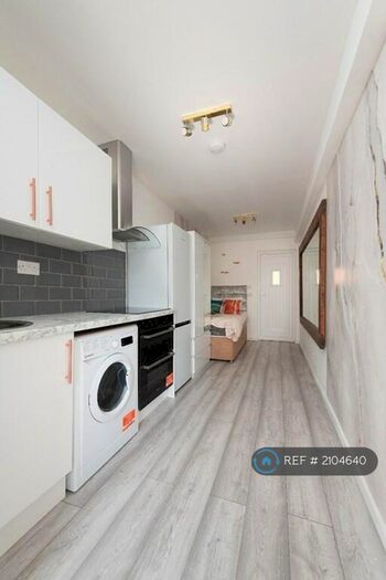 Studio To Rent In Bourne Road, Cambridge, CB4