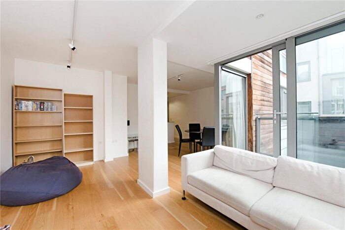 2 Bedroom Flat To Rent In Peacock Place, Islington, N1