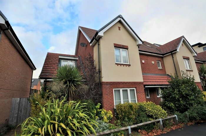 4 Bedroom Semi-Detached House To Rent In Bateson Drive, Leavesden, Watford WD25