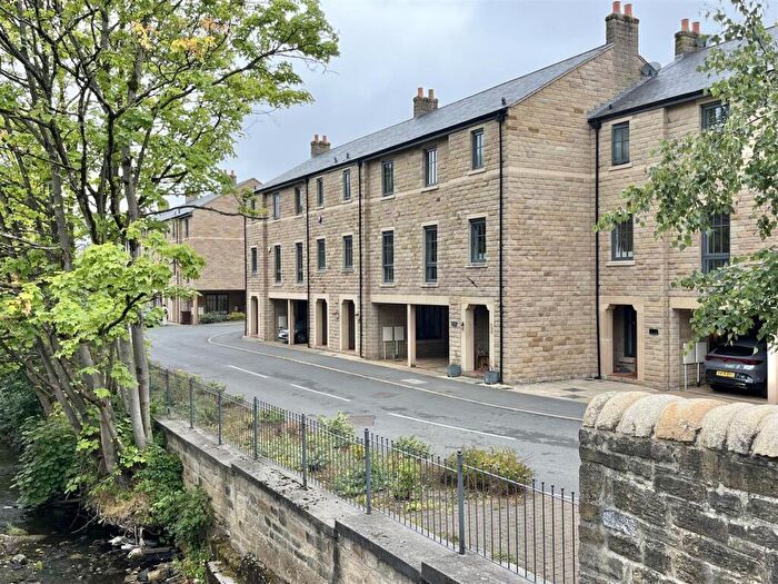 3 Bedroom Town House For Sale In Glossop Brook View, Glossop, SK13
