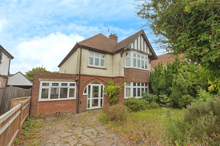 4 Bedroom Detached House For Sale In Yew Tree Road, Tunbridge Wells, Kent, TN4