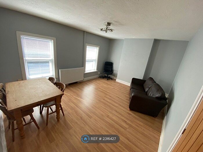 1 Bedroom Flat To Rent In Hitchin Road, Luton, LU2