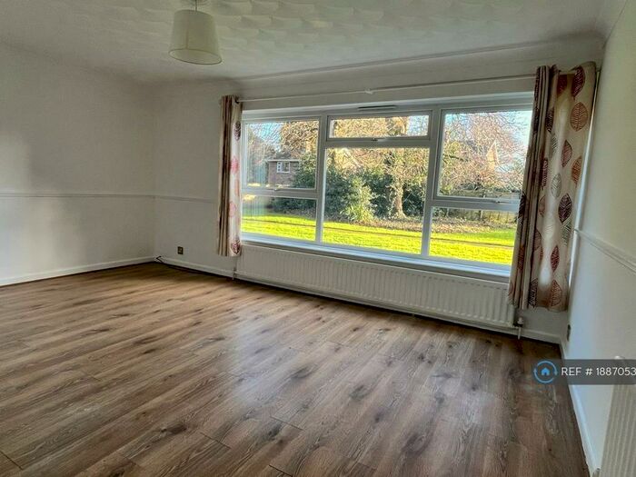 2 Bedroom Flat To Rent In Hoburne Gardens, Christchurch, BH23