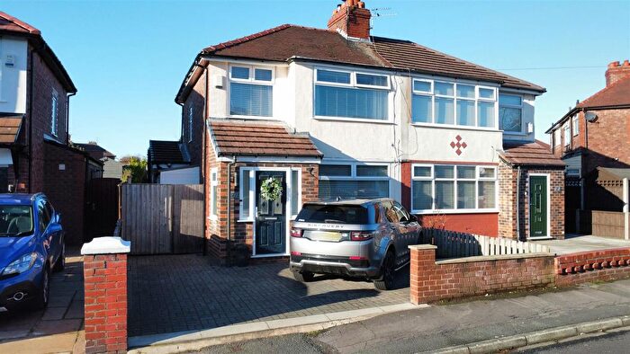 3 Bedroom Semi-detached House For Sale In St Georges Avenue, Windle, WA10