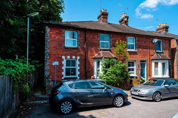 5 Bedroom End Of Terrace House For Sale In Acacia Road, Guildford, GU1