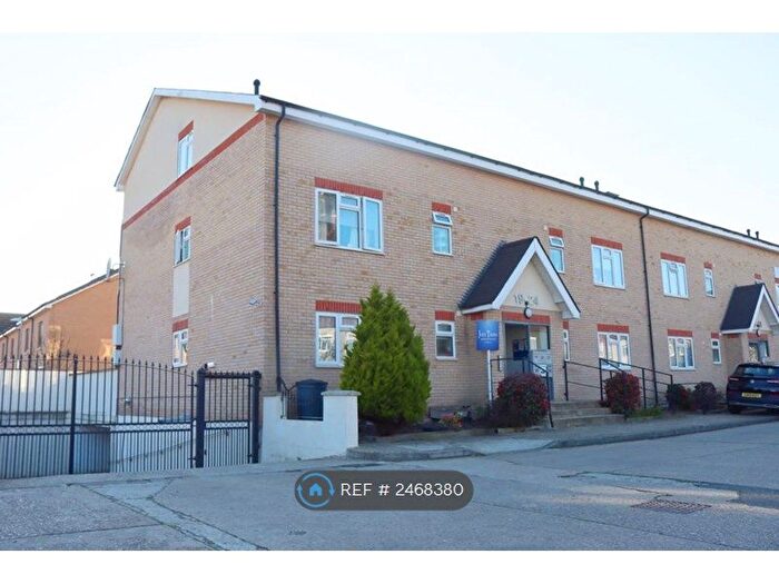 1 Bedroom Flat To Rent In Yellowpine Way, Chigwell, IG7