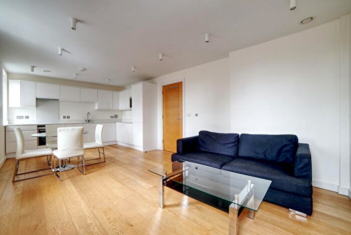 2 Bedroom Flat To Rent In Kennington Park Road, London, SE11