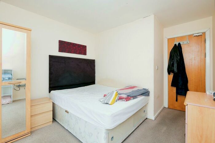 2 Bedroom Apartment To Rent In Millwright Street, Leeds, LS2